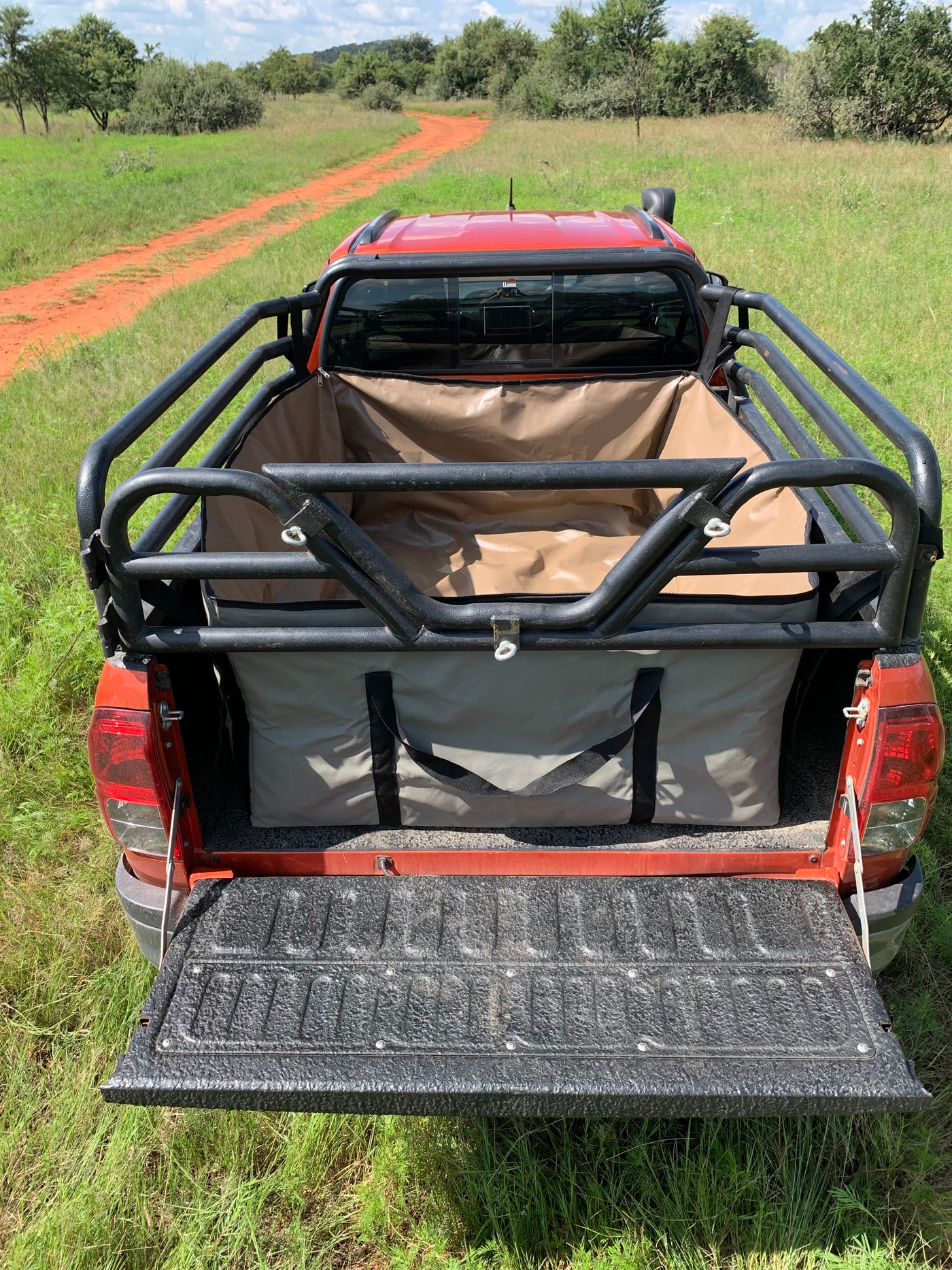 Deluxe Isolated Bakkie Meat Cooler